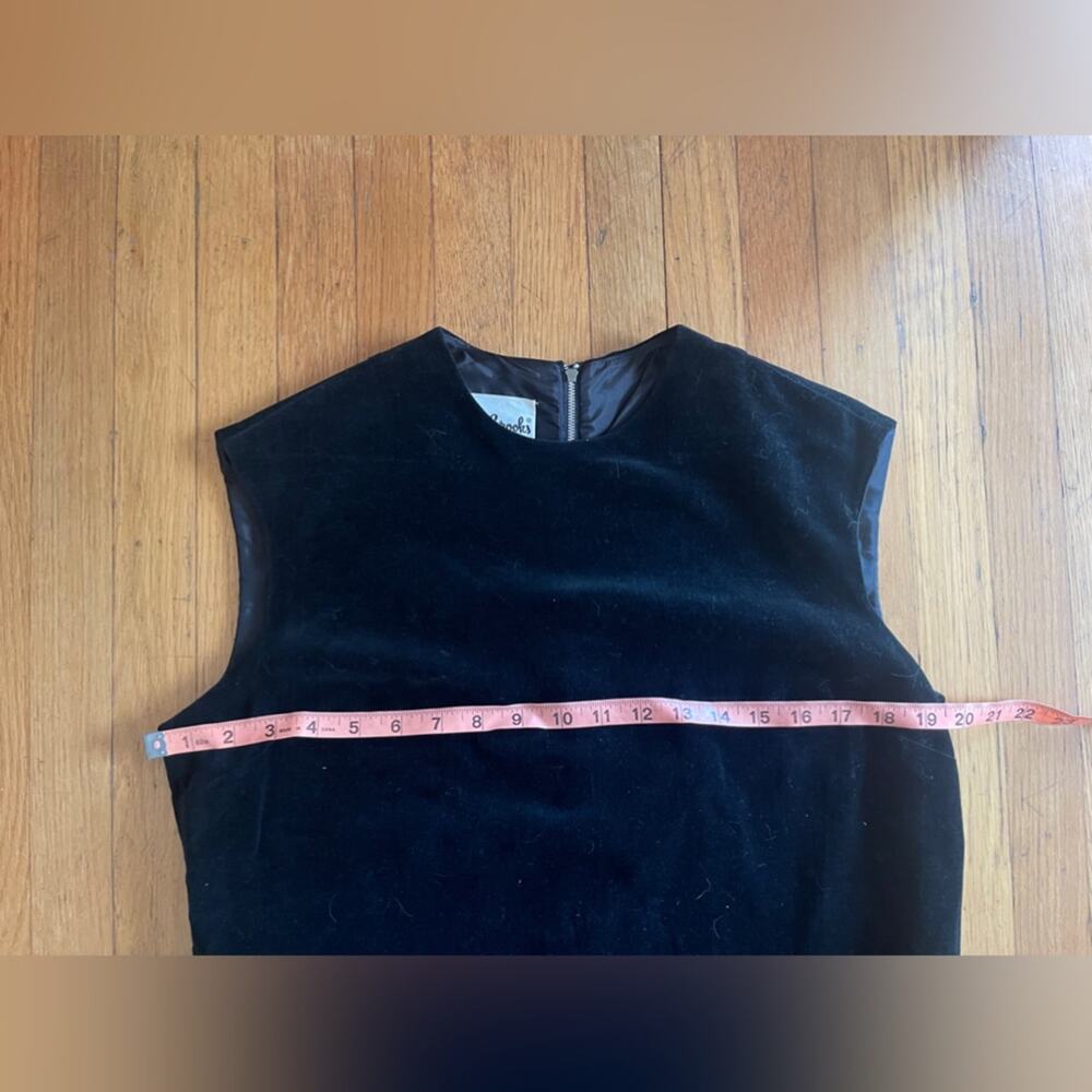 60s Vintage Bobby Brooks Black Velvet Shift Dress - Picture 4 of 9